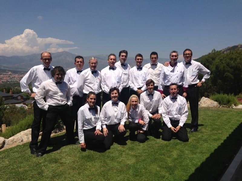 Equipo de camareros al aire libre